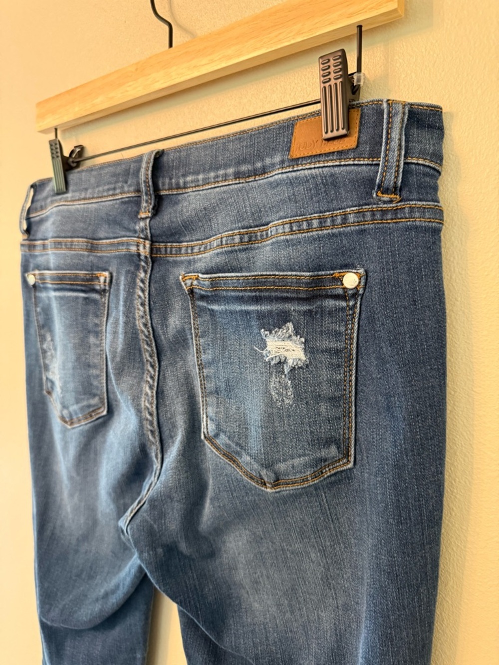 Judy Blue Straight Leg Jeans Medium Wash Light Distress High Rise Size 31 - Picture 6 of 8